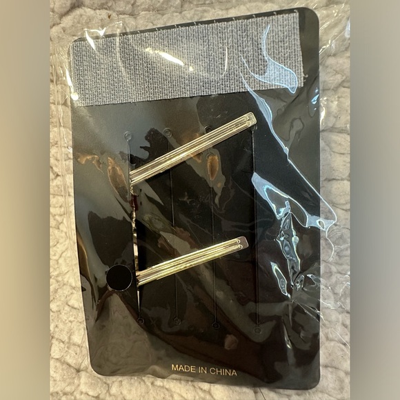 New NOIR Butterfly Pearl Hair Clip - Picture 7 of 7